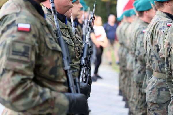 Jak udzielać pracownikom zwolnień od pracy w związku ze służbą wojskową