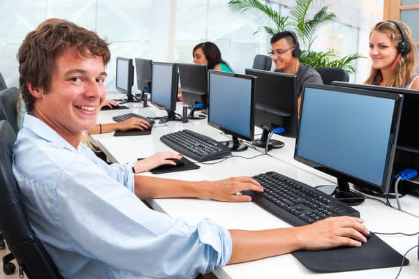 Zatrudnianie cudzoziemców 2025 nowa ustawa o warunkach powierzania pracy cudzoziemcom