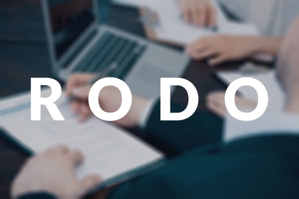 Czy informacja o odejściu pracownika może naruszać RODO? Orzeczenia UODO i NSA